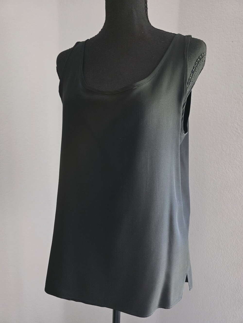 Clio Black Scoop Neck Tank Top